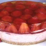 Cheesecake alla gelatina di fragole: la ricetta del dessert senza cottura facile e golosa