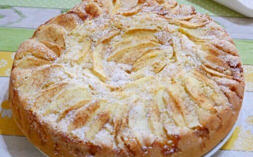 Pan di spagna alle mele: dolce bello e buonissimo