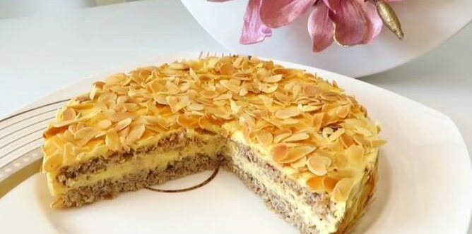 La torta di mandorle è super facile da preparare e ha un sapore incredibile!