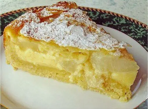 Torta di pere con glassa alla vaniglia – succosa e fresca