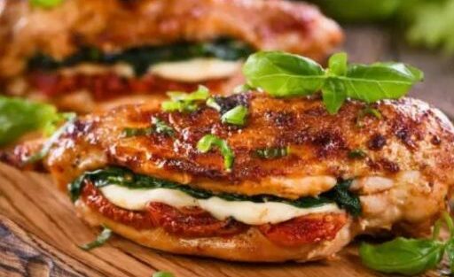 Come preparare i petti di pollo ripieni di spinaci e mozzarella: quanto buoni e facili!