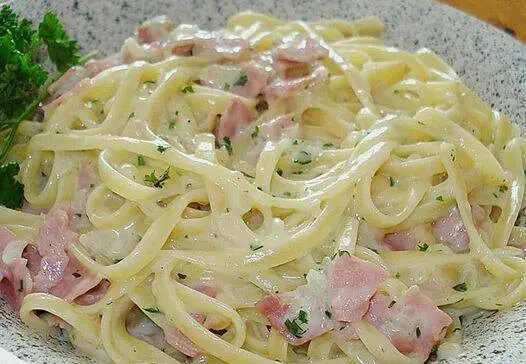 Spaghetti alla carbonara di salmone