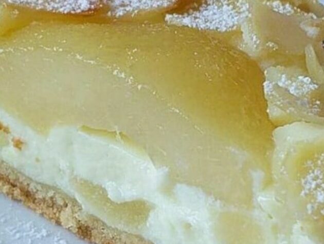 Crostata di pere con ricotta e mandorle