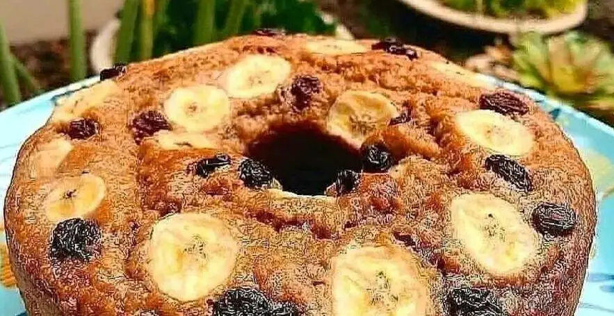 RICETTA DELLA TORTA DI BANANE CON UVA SULTANINA