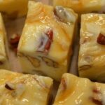 5 minuti di caramello al cioccolato bianco e noci pecan Fudge