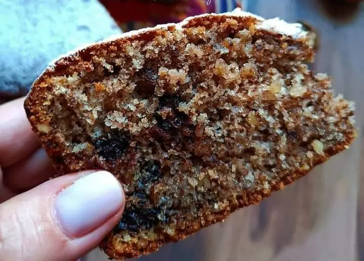 TORTA ALLE NOCI CON GOCCE DI CIOCCOLATO