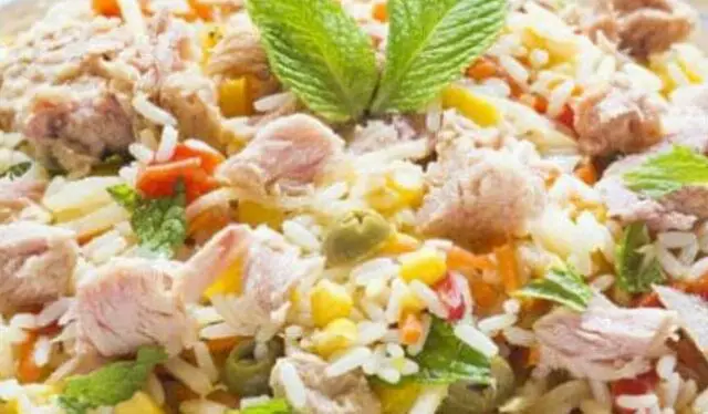 Insalata di riso con tonno e uova sode