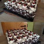 Torta di budino della Foresta Nera sul vassoio