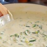 La salsa cremosa di porri e roquefort più ricca da preparare in casa