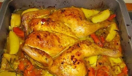 Pollo arabo all’aglio e limone con patate e cipolle