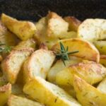 Come rendere croccanti le patate al forno