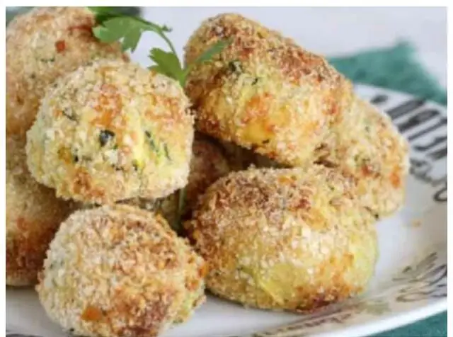 Polpette di zucchine cotte nella friggitrice ad aria: leggere e gustose