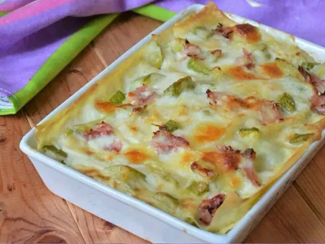 Gratin di zucchine con prosciutto e formaggio