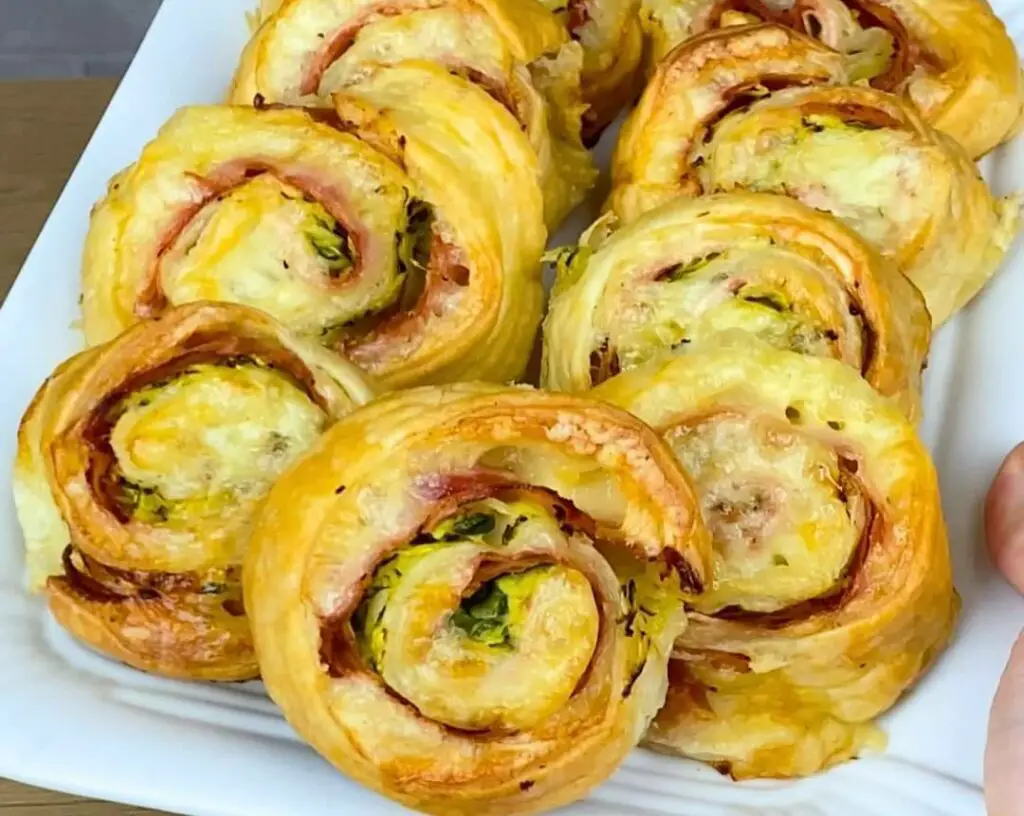 Involtini di pasta sfoglia con zucchine e formaggio: il risultato è semplicemente irresistibile!