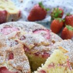 Torta cocco e fragole