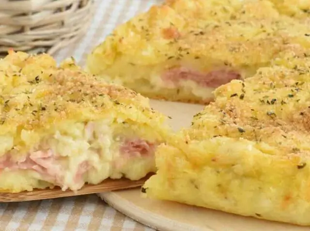 Torta di patate con mozzarella e prosciutto