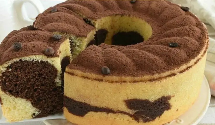 Torta marmorizzata con corona tiramisù