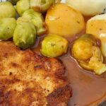 Schnitzel con cavoletti di Bruxelles