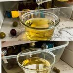 Un bicchiere d’olio in freezer durante la notte: risolve questo grande problema