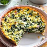 La migliore quiche senza crosta di spinaci, cipolle e feta 🧀