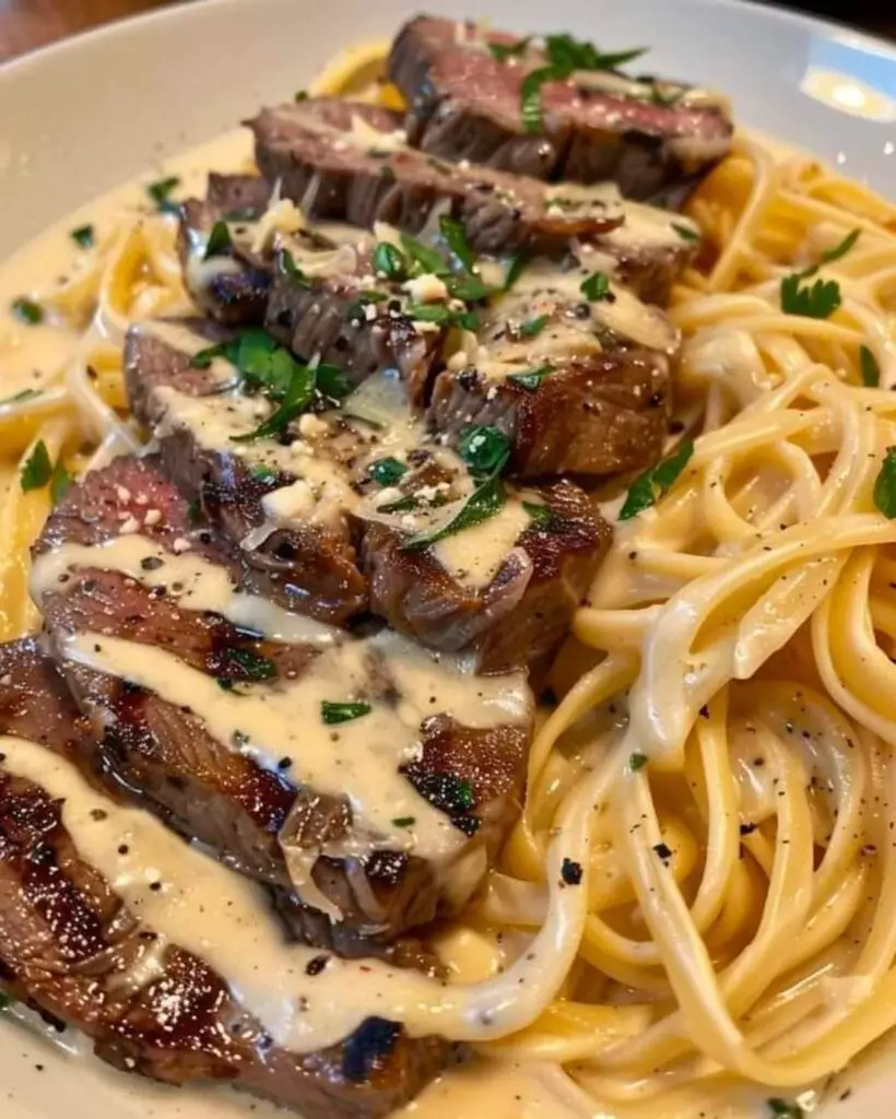 Alfredo Pasta con Bistecca al Gorgonzola