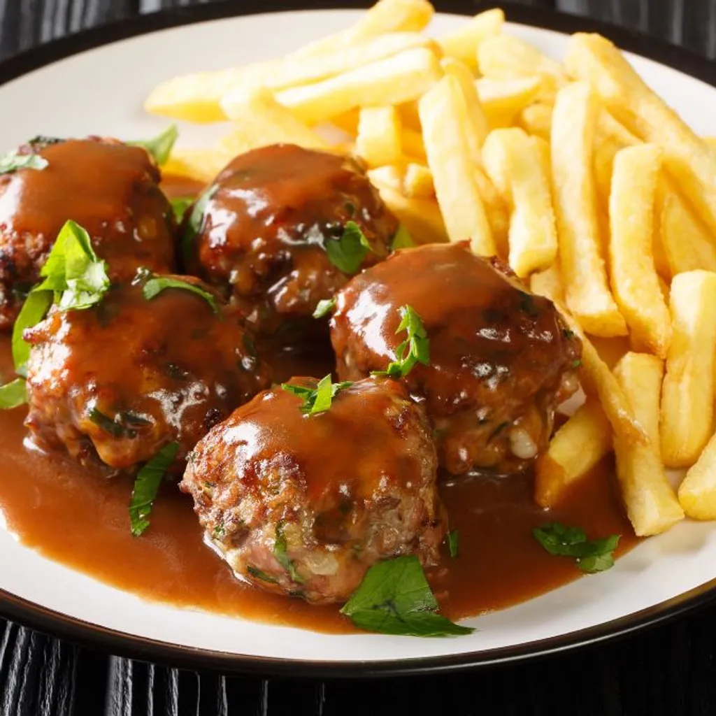 Boulettes con salsa di funghi selvatici campione e patate