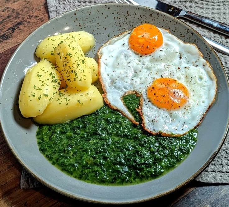 Spinaci, uova fritte e patate lesse 😍🙋🙋