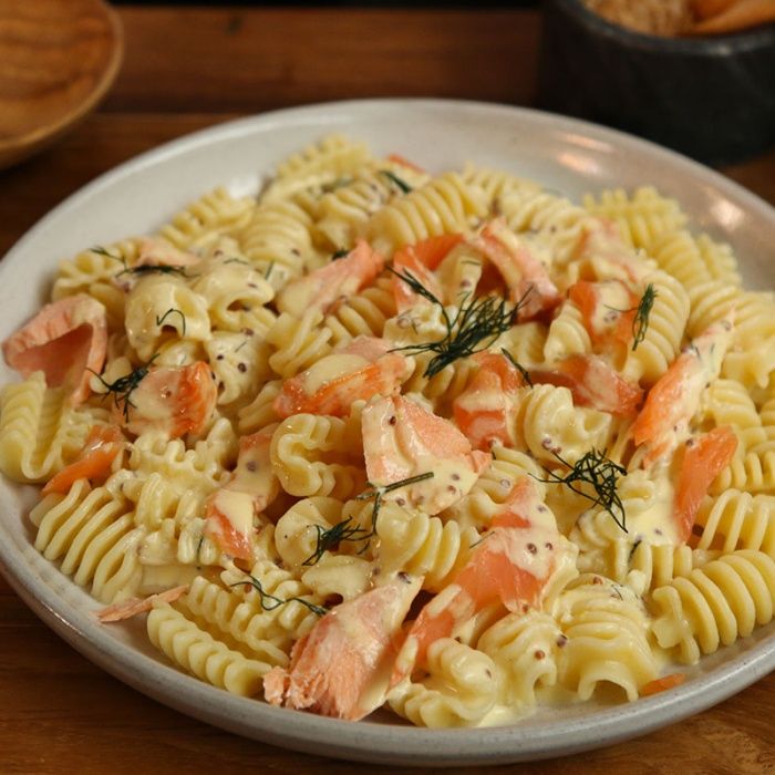 Pasta con salmone e salsa alla panna