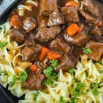 Suggerimenti e tagliatelle di manzo in Crockpot