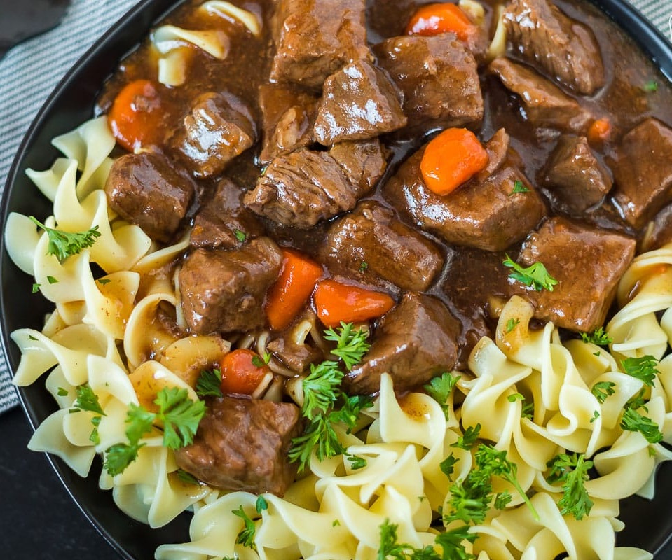 Suggerimenti e tagliatelle di manzo in Crockpot