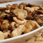 Padella di pollo e funghi