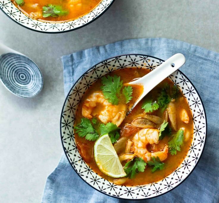 Zuppa di gamberi al cocco e curry