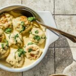 🥦 Cavoletti di Bruxelles in salsa di formaggio e senape – cremosi e saporiti! 🥄