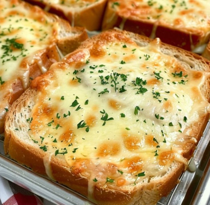 Pane all’aglio e formaggio per i pasti intermed