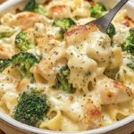 Casseruola di pollo e broccoli Alfredo