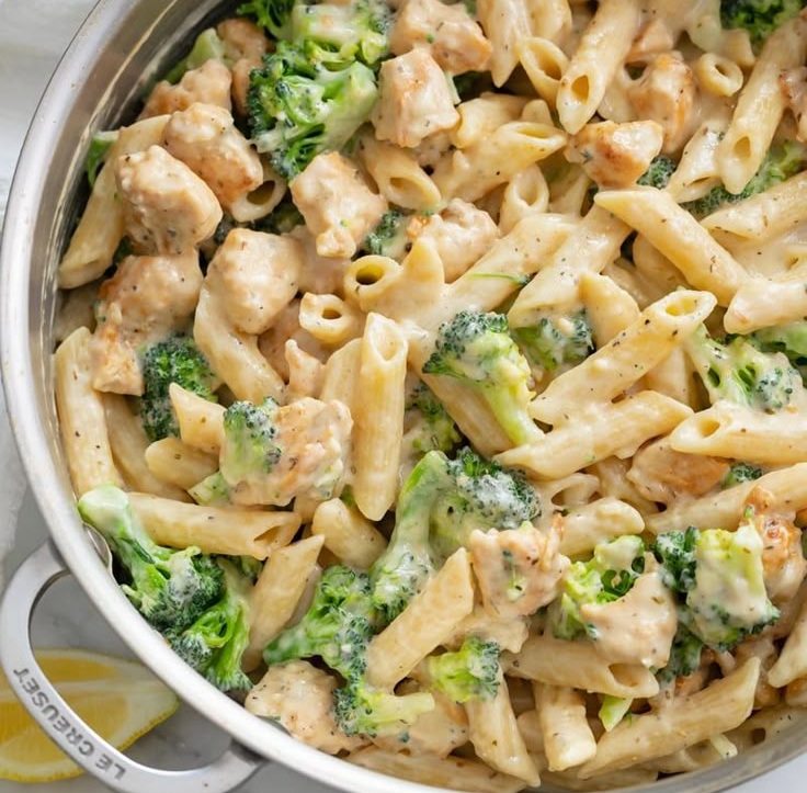 Pasta cremosa con pollo e broccoli 🍝🥦