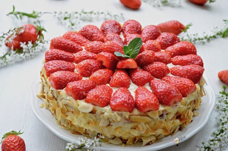 Torta di fragole senza cottura: La delizia estiva perfetta per gli amanti delle fragole