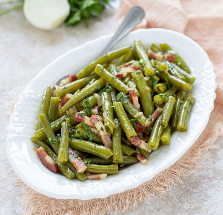 Insalata di fagiolini con condimento di cipolle