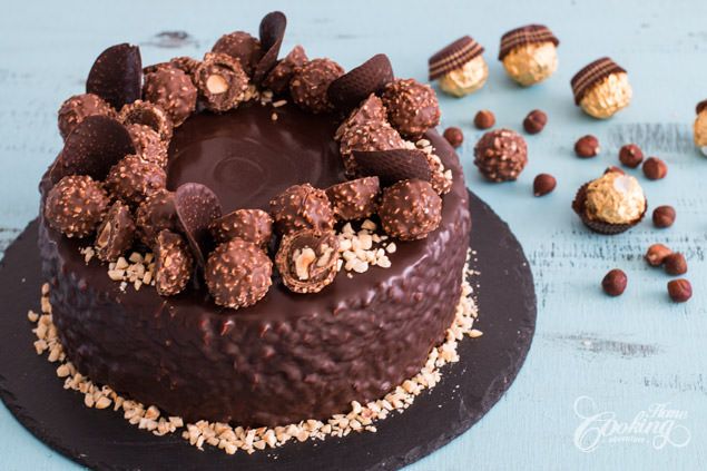 Torta Ferrero Rocher senza cottura Preparata in 20 minuti