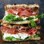 Panino con toast di ispirazione italiana