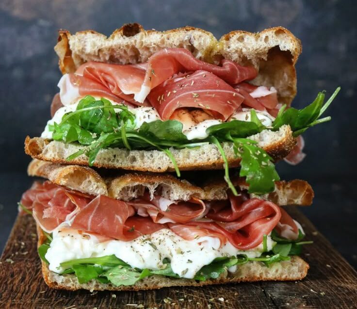 Panino con toast di ispirazione italiana