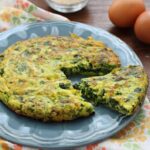 Padellata di zucchine, uova e formaggio: una cena veloce e gustosa per tutta la famiglia!