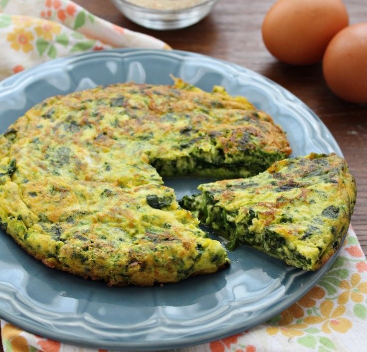 Padellata di zucchine, uova e formaggio: una cena veloce e gustosa per tutta la famiglia!