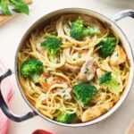 Salmone in padella con broccoli