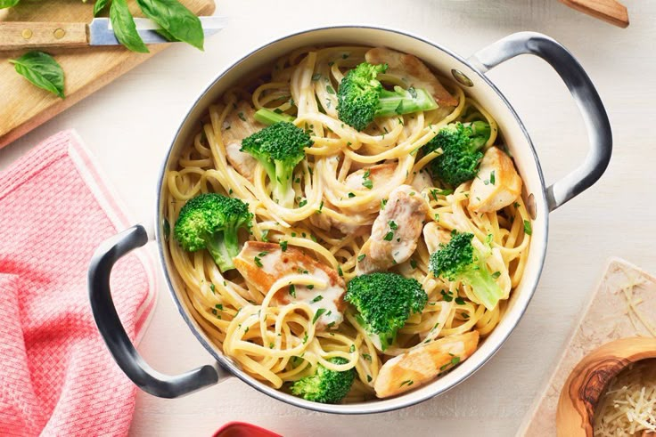 Salmone in padella con broccoli