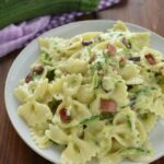 Pasta con 650 g di spinaci in crema di formaggio