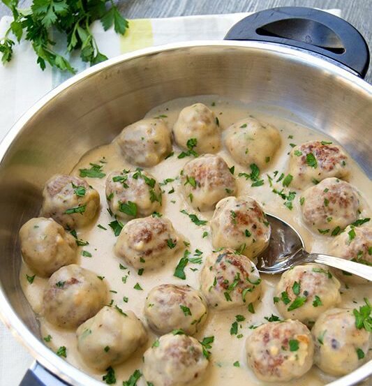 Polpette di lenticchie con salsa al curry (vegan)