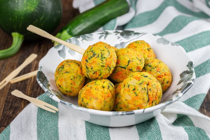 Stufato di cavolo rosa con polpette Pronto in 30 minuti