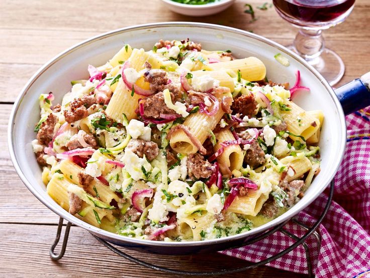 Rigatoni in crema di feta tritata