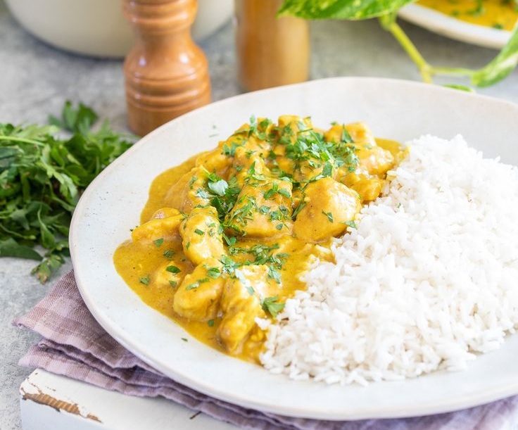 Pollo al basilico in salsa di cocco e curry